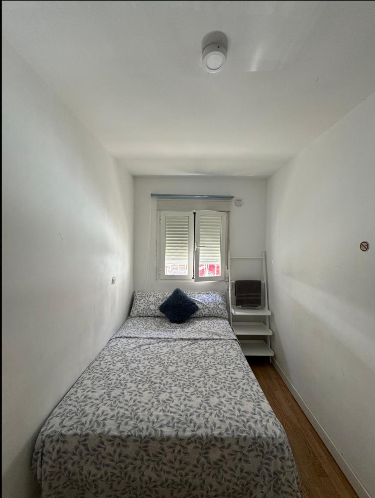 Habitacion Con Bano Compartido Hotel Madrid Exterior photo