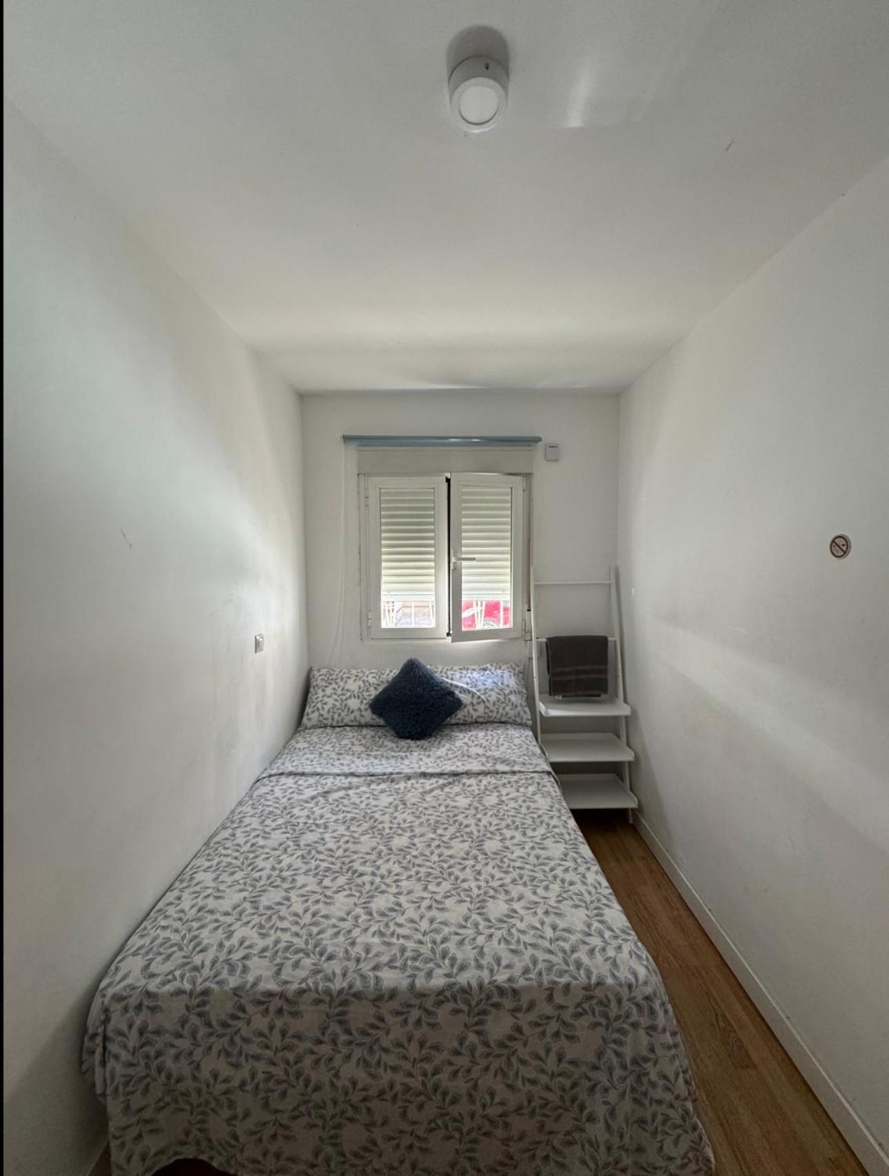 Habitacion Con Bano Compartido Hotel Madrid Exterior photo