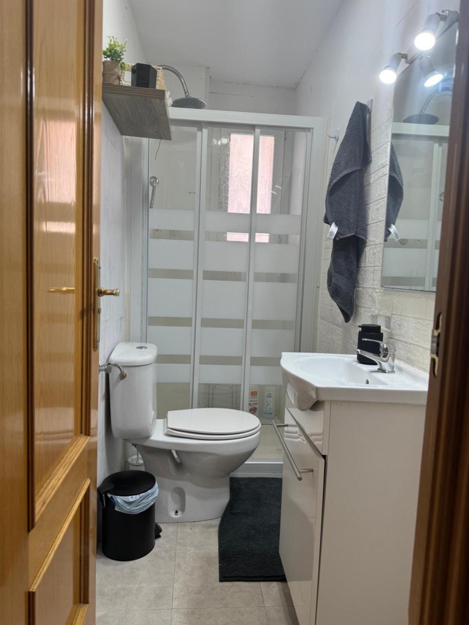 Habitacion Con Bano Compartido Hotel Madrid Exterior photo